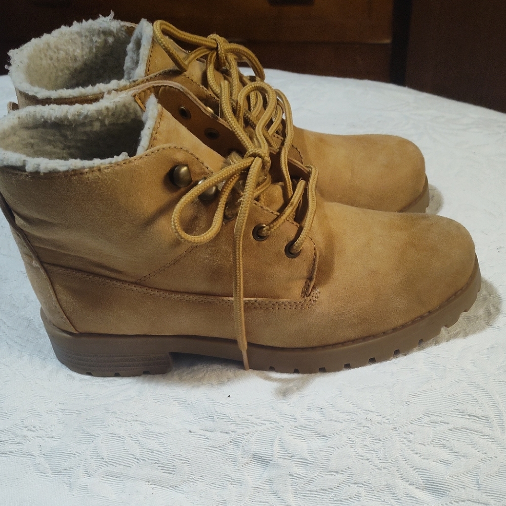 White Mountain Cozy Fur-Lined Boots